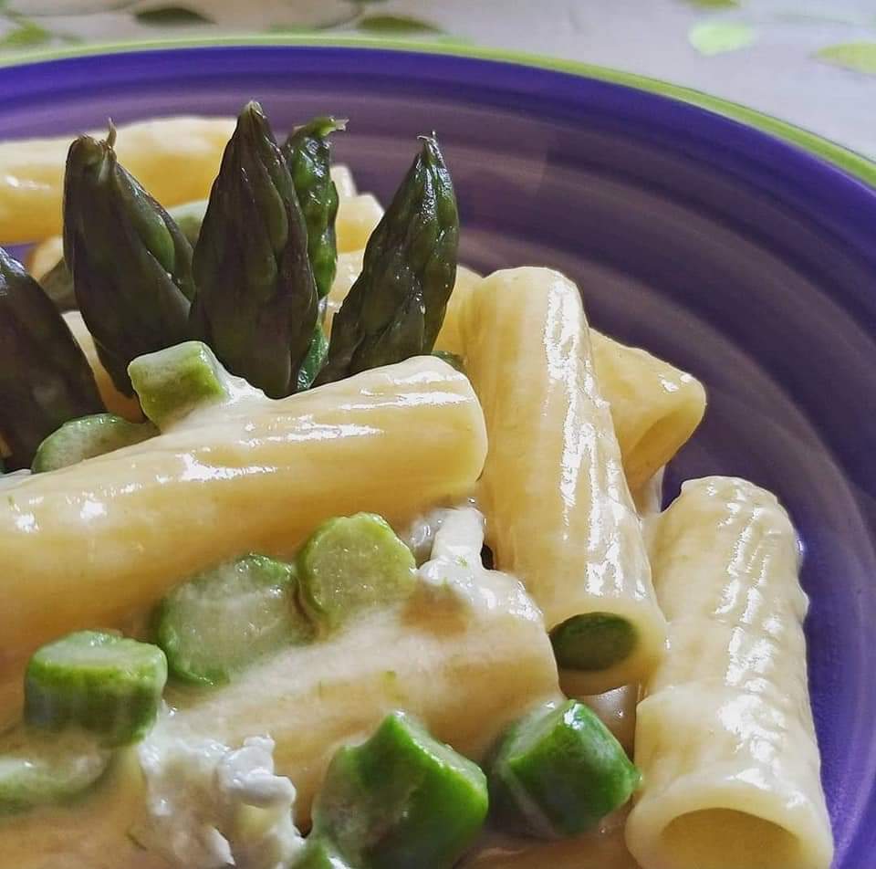 Un primo che sa di primavera: Rigatoni con gorgonzola e ...