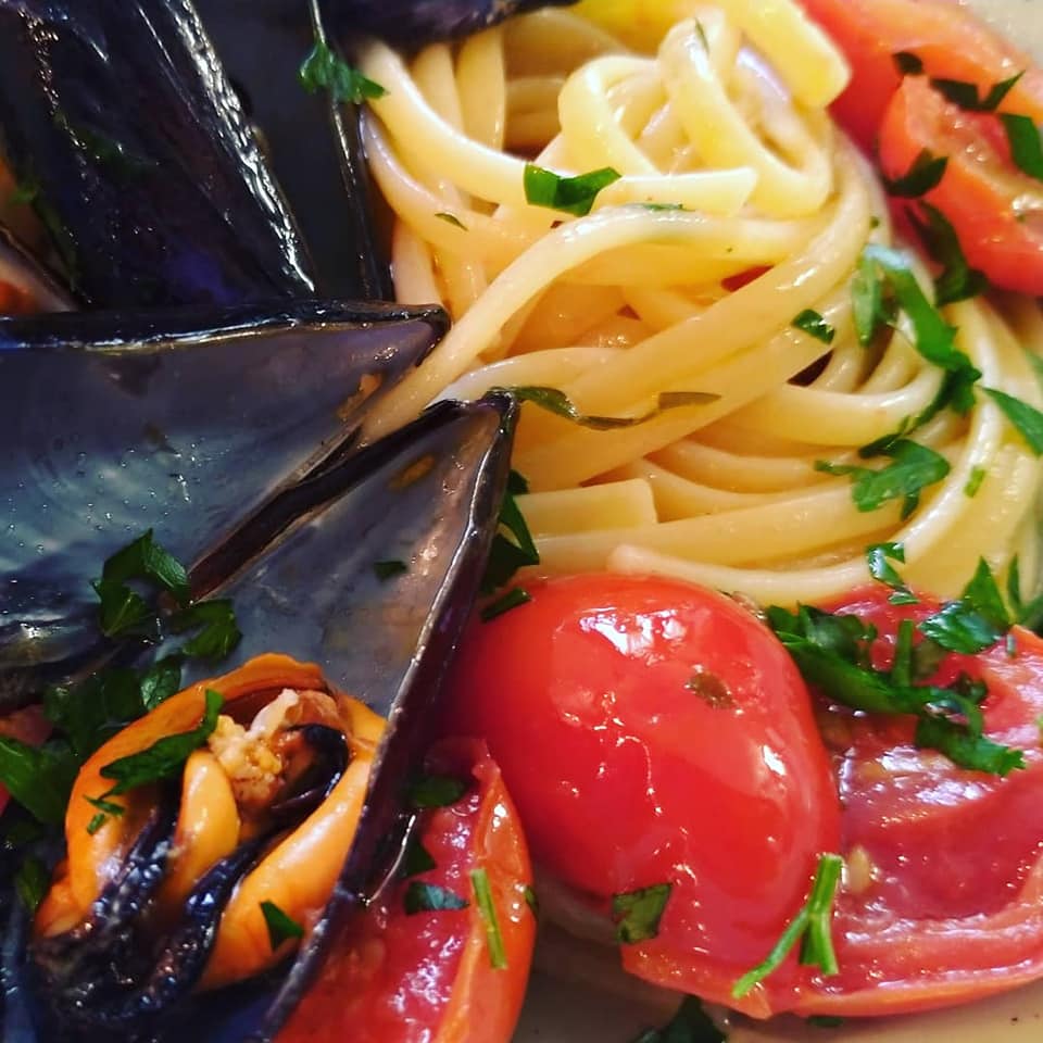 Ricetta. Il Mare Nel Piatto: Linguine Con Cozze E Pomodorini