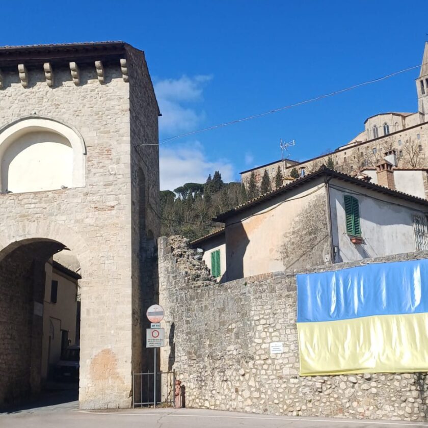 bandiera ucraina porta fratta todi