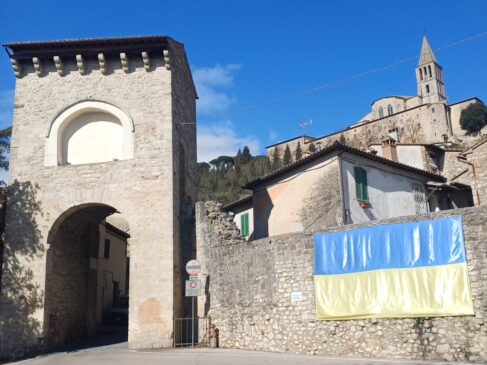 bandiera ucraina porta fratta todi